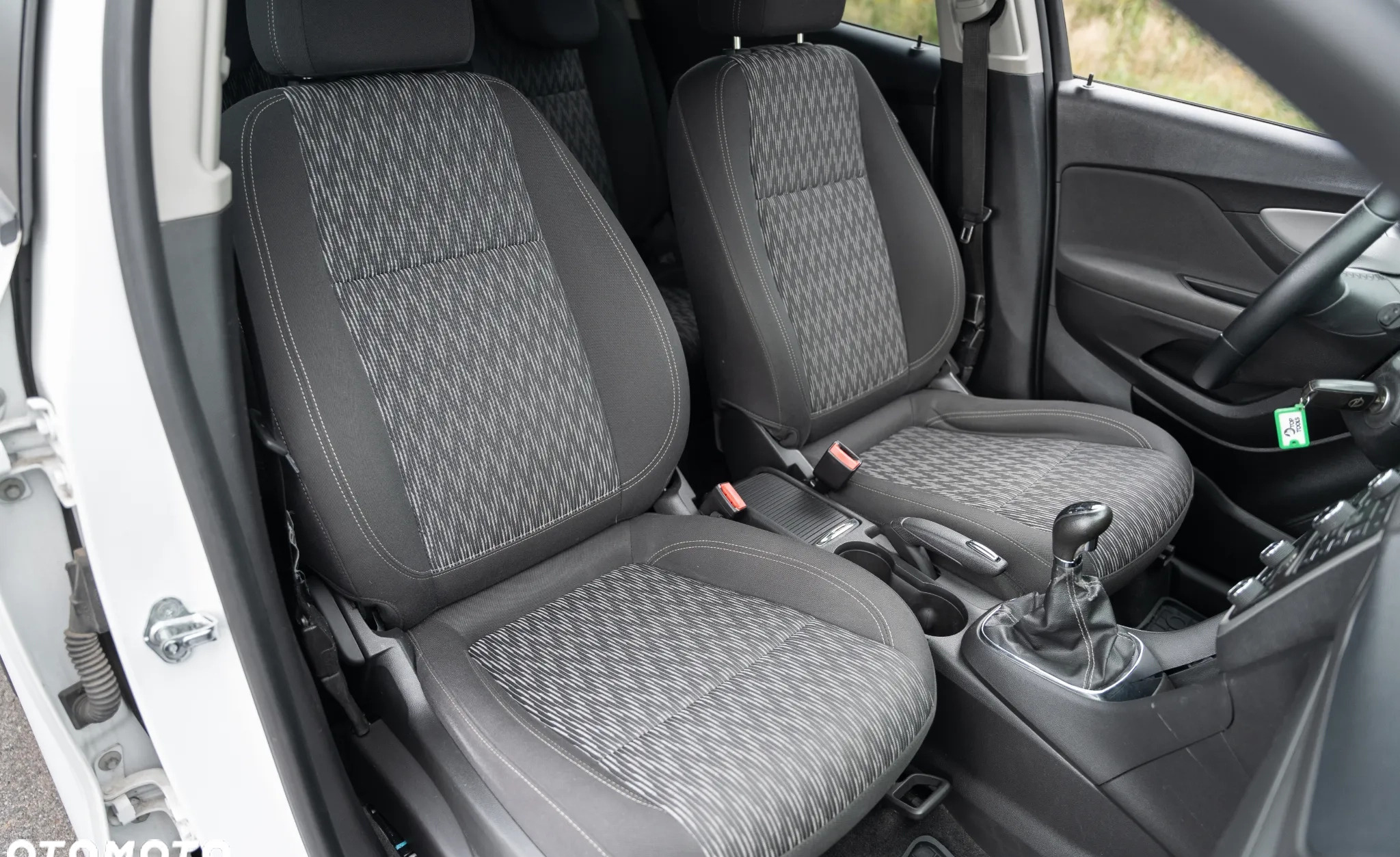 Opel Mokka cena 38500 przebieg: 176000, rok produkcji 2014 z Zawiercie małe 211